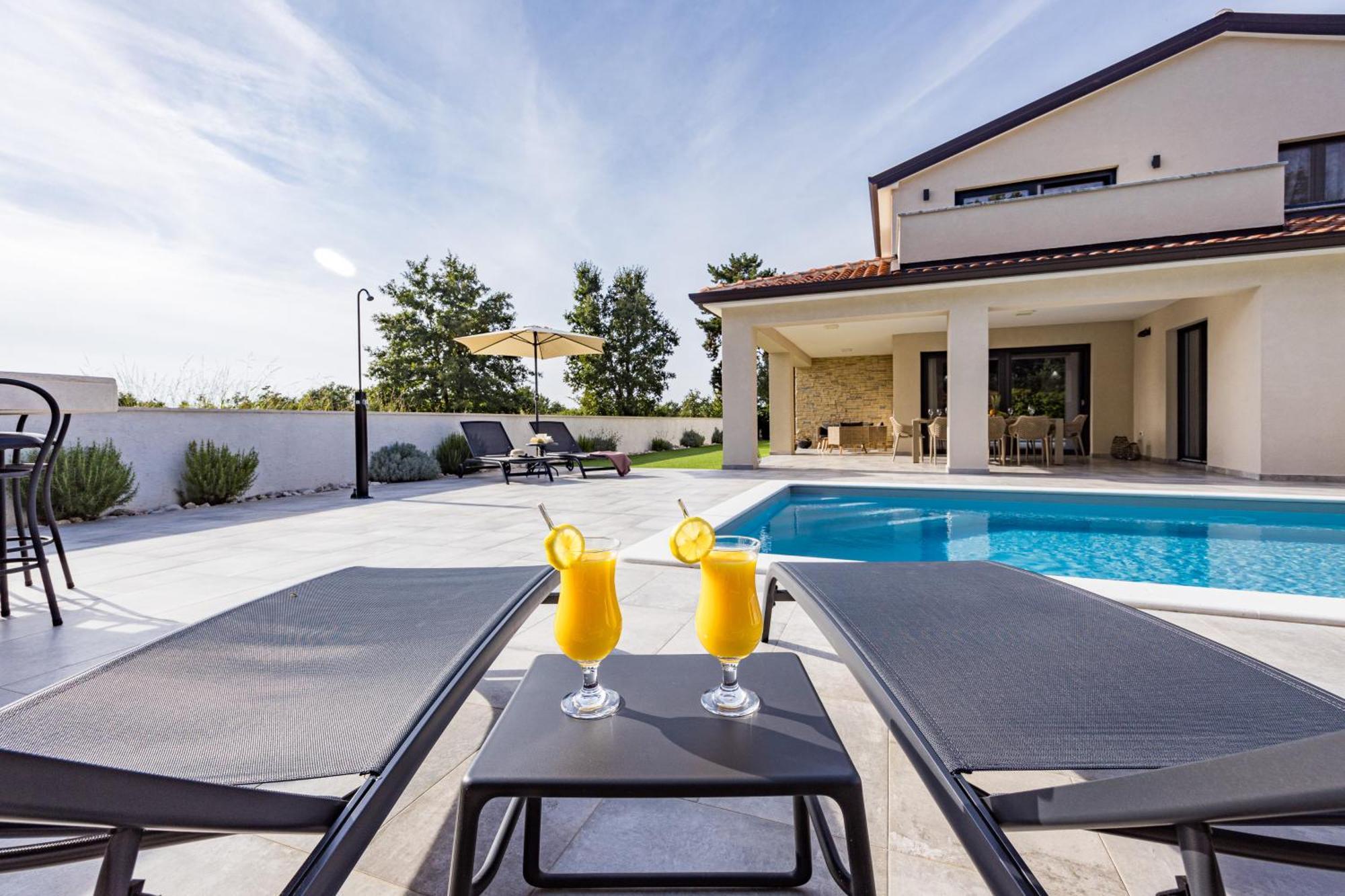 Special Offer! New Luxury Apartment With Pool, Fitness, Outdoor Bar&Grill Buje Exterior foto